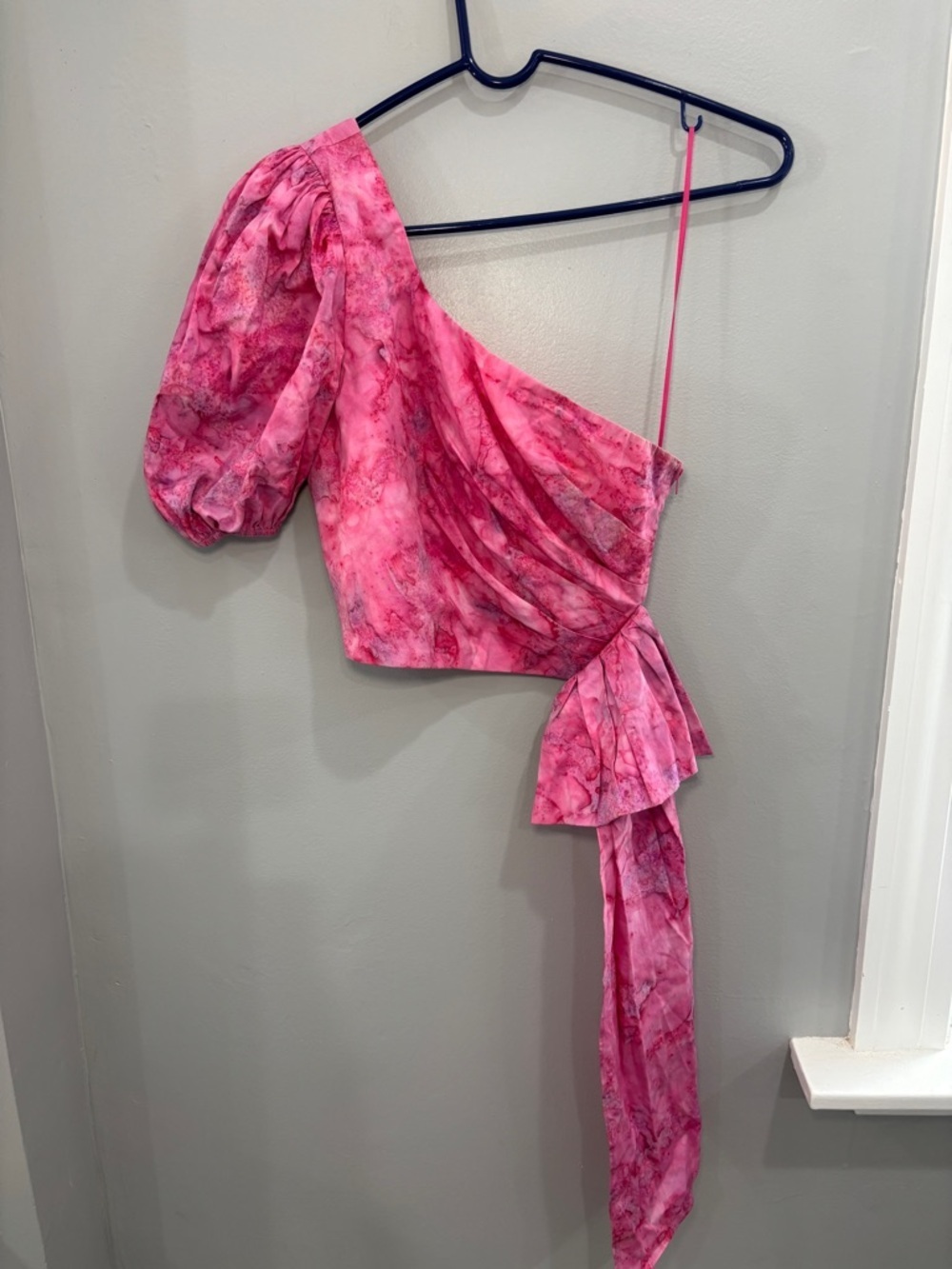 NWT Cindy Castro Simone One Shoulder Puff Sleeve Sash Top pink tie-dye 4
. - Picture 11 of 12